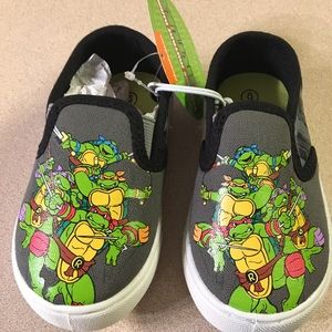 Final Price - TMNT Boys slip on sneakers